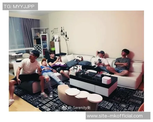 美媒分享库里一家六口温馨聚餐照片时光荏苒令人感慨不已