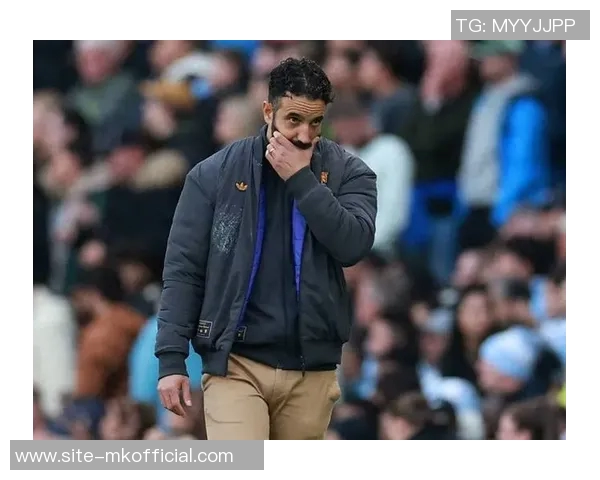 阿莫林盛赞曼联定位球教练称其为罗布森的穆里尼奥